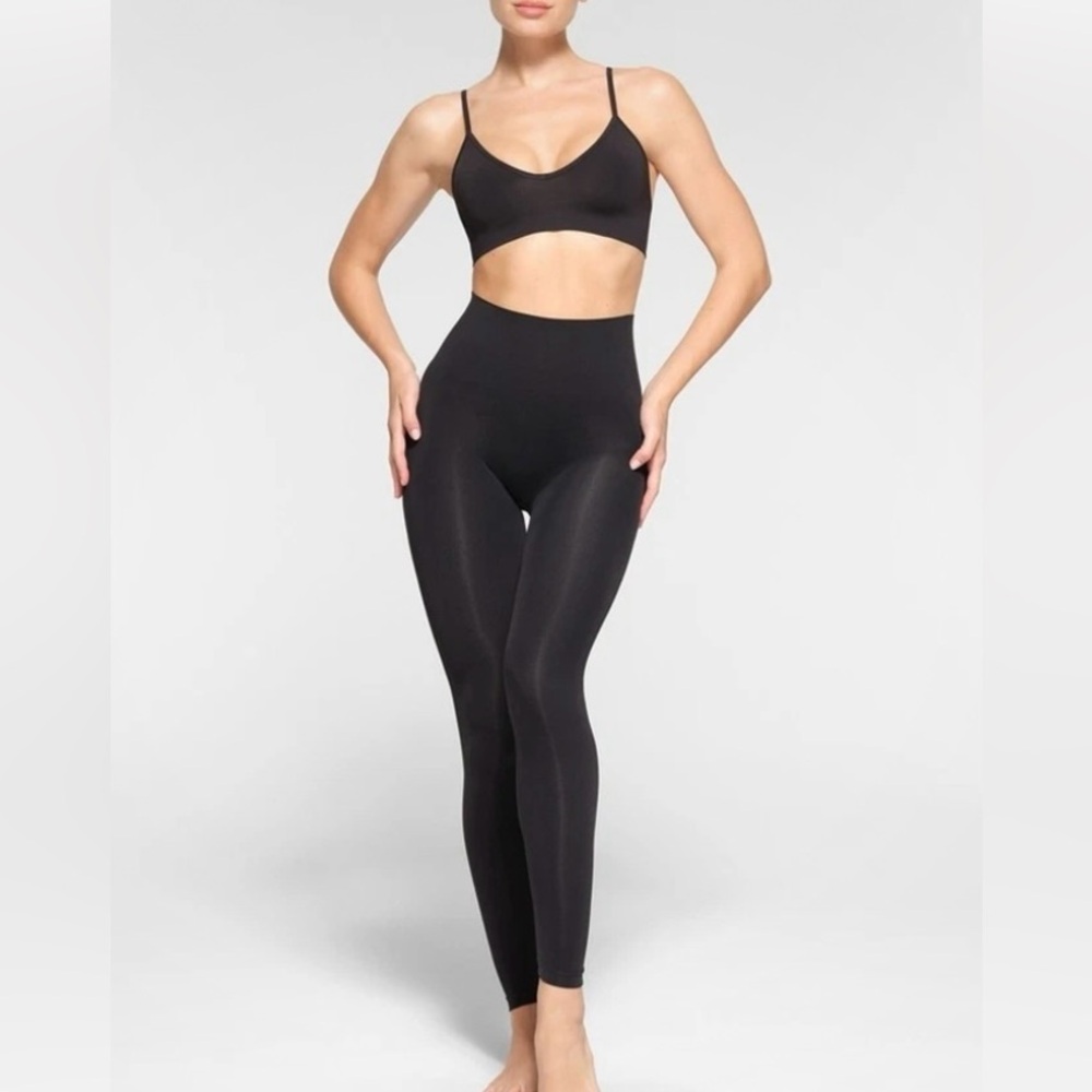 SKIMS Soft Smoothing Seamless Legging - Onyx worn once Large
